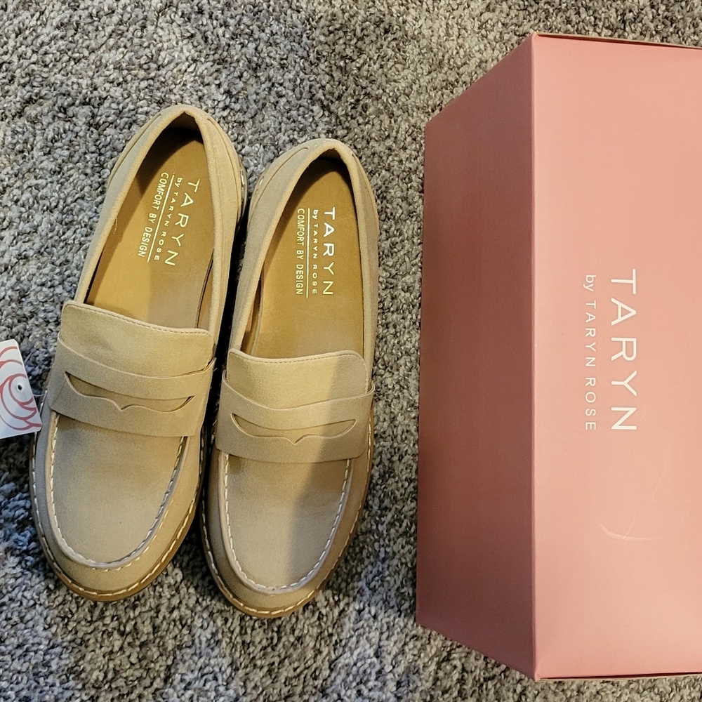NWT/NIB Women's Tan Loafers - Picture 2 of 6